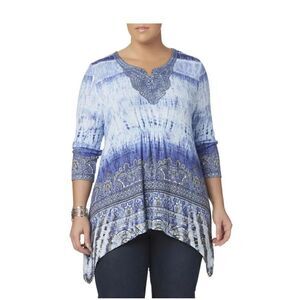 ENERGIE BLUE MULTICOLOR W/ LACE 3/4 SLEEVE SHARK BITE HEM EMBELLISHED TOP 1X
